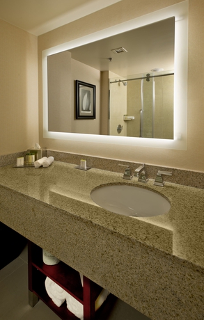 Imagen de la habitación del Hotel DoubleTree by Hilton Boston North Shore. Foto 5