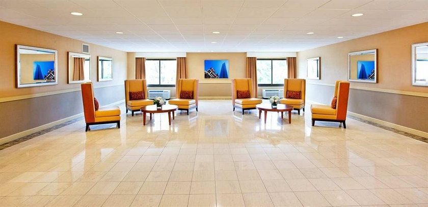 Imagen de los interiores del Hotel DoubleTree by Hilton Boston North Shore. Foto 13