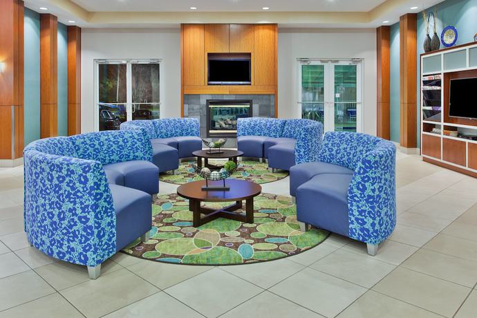 Imagen de los interiores del Hotel DoubleTree by Hilton Brunswick. Foto 18