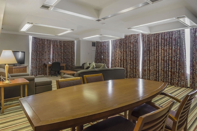 Imagen de la habitación del Hotel DoubleTree by Hilton Calgary North. Foto 12