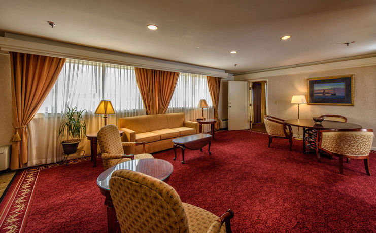 Imagen de la piscina del Hotel DoubleTree by Hilton Canton Downtown. Foto 7