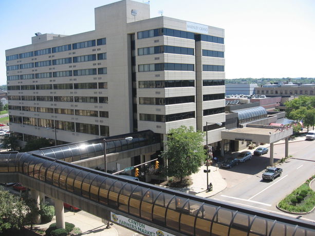 Imagen de la habitación del Hotel DoubleTree by Hilton Canton Downtown. Foto 2