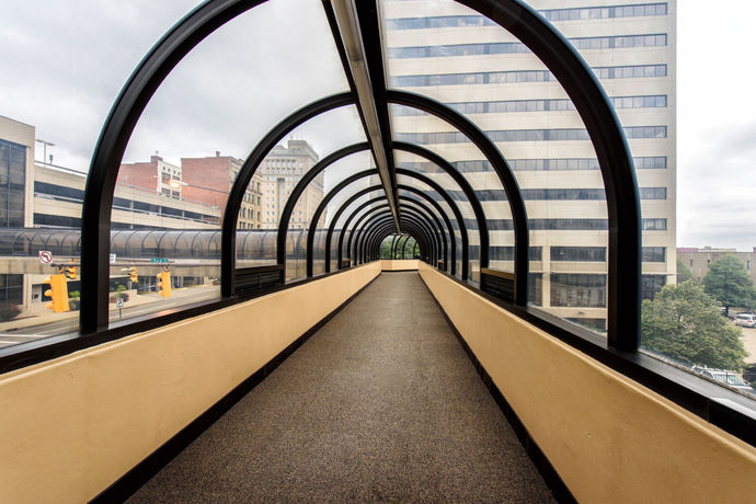 Imagen de los interiores del Hotel DoubleTree by Hilton Canton Downtown. Foto 4