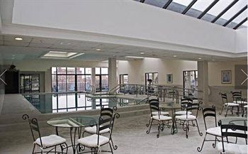 Imagen de los interiores del Hotel DoubleTree by Hilton Canton Downtown. Foto 6