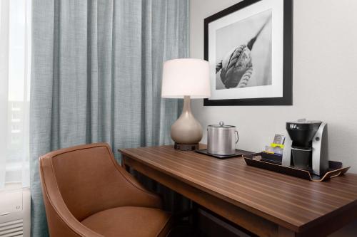 Imagen de la habitación del Hotel DoubleTree by Hilton Charleston Mount Pleasant. Foto 10