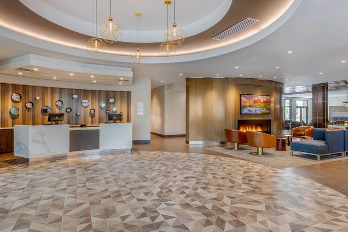 Imagen de los interiores del Hotel DoubleTree by Hilton Charleston Riverview. Foto 13