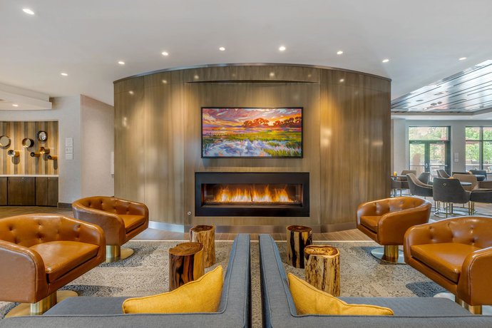 Imagen de los interiores del Hotel DoubleTree by Hilton Charleston Riverview. Foto 14