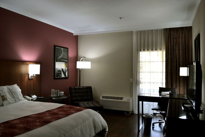 Imagen de la habitación del Hotel DoubleTree by Hilton Chatsworth. Foto 5