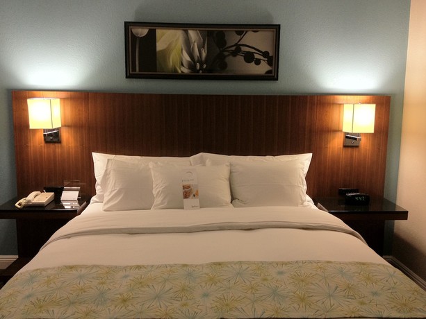 Imagen de la habitación del Hotel DoubleTree by Hilton Chatsworth. Foto 6