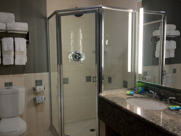 Imagen de la habitación del Hotel DoubleTree by Hilton Chatsworth. Foto 8