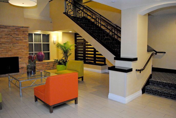 Imagen de los interiores del Hotel DoubleTree by Hilton Chatsworth. Foto 12