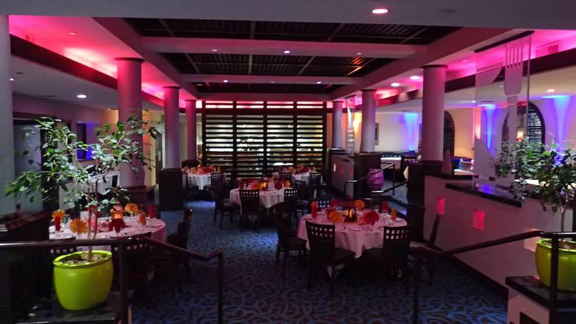 Imagen del bar/restaurante del Hotel DoubleTree by Hilton Chatsworth. Foto 2