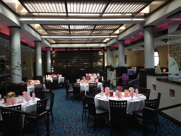 Imagen del bar/restaurante del Hotel DoubleTree by Hilton Chatsworth. Foto 4