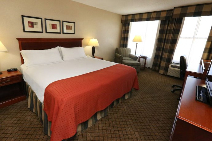 Imagen de la habitación del Hotel DoubleTree by Hilton Dayton Fairborn. Foto 5