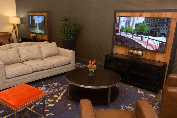 Imagen de los interiores del Hotel DoubleTree by Hilton Dayton Fairborn. Foto 17