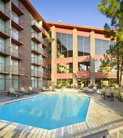 Imagen de la piscina del Hotel DoubleTree by Hilton Denver Tech. Foto 14