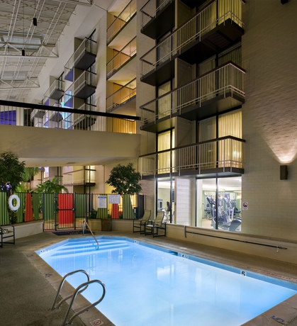 Imagen de la piscina del Hotel DoubleTree by Hilton Denver Tech. Foto 15