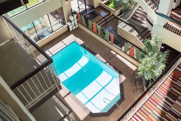 Imagen de la piscina del Hotel DoubleTree by Hilton Denver Tech. Foto 16