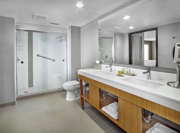 Imagen de la habitación del Hotel DoubleTree by Hilton Edmonton Downtown. Foto 13