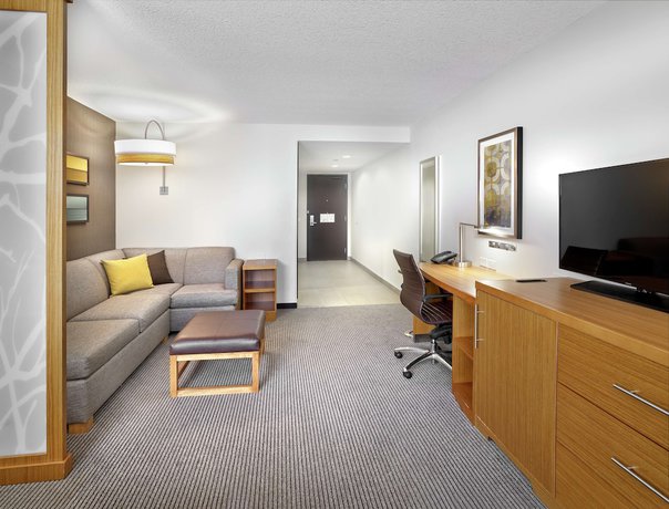 Imagen de la habitación del Hotel DoubleTree by Hilton Edmonton Downtown. Foto 17