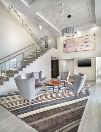 Imagen de los interiores del Hotel DoubleTree by Hilton Edmonton Downtown. Foto 20