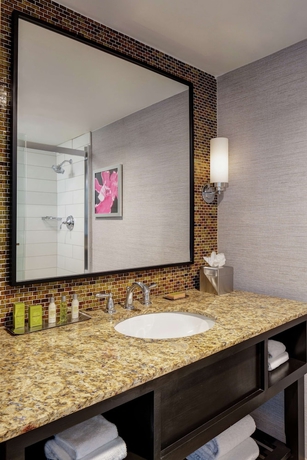 Imagen de la habitación del Hotel DoubleTree by Hilton Fairfield Hotel and Suites. Foto 2