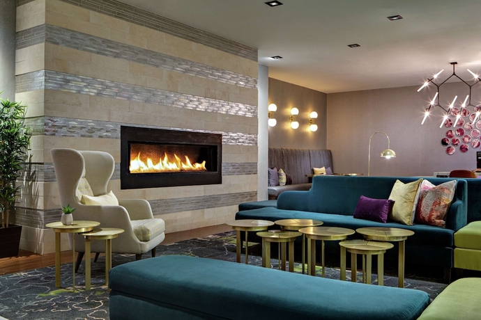 Imagen de los interiores del Hotel DoubleTree by Hilton Fairfield Hotel and Suites. Foto 17
