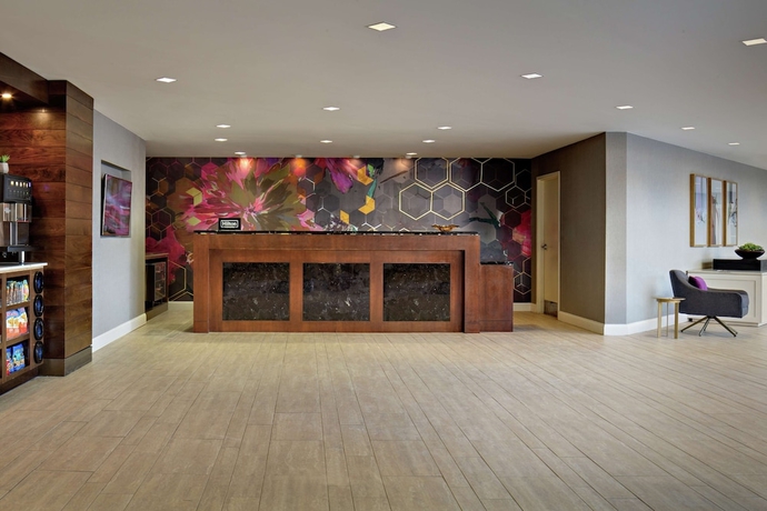 Imagen de los interiores del Hotel DoubleTree by Hilton Fairfield Hotel and Suites. Foto 19