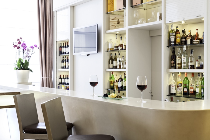 Imagen del bar/restaurante del Hotel DoubleTree by Hilton Florence Metropole. Foto 2