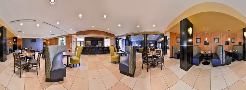 Imagen de los interiores del Hotel DoubleTree by Hilton Fort Worth Fossil Creek. Foto 19