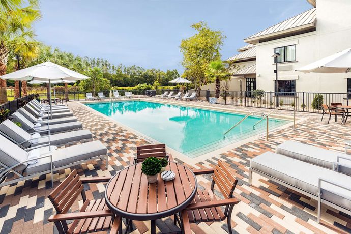 Imagen de la piscina del Hotel DoubleTree by Hilton Gainesville. Foto 20