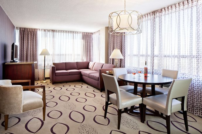 Imagen de la habitación del Hotel DoubleTree by Hilton Hotel Minneapolis North. Foto 8