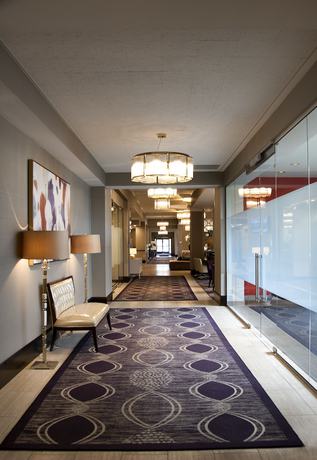 Imagen de los interiores del Hotel DoubleTree by Hilton Hotel Minneapolis North. Foto 11