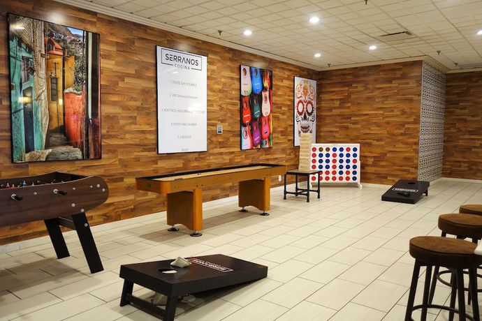 Imagen de los interiores del Hotel DoubleTree by Hilton Hotel Minneapolis North. Foto 16