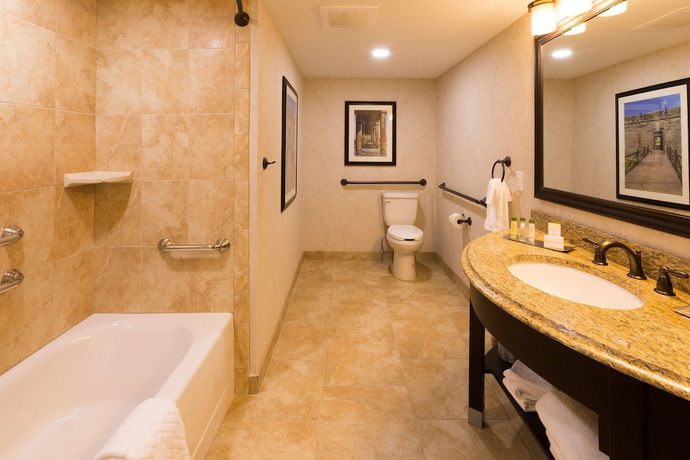 Imagen de la habitación del Hotel DoubleTree by Hilton Hotel St. Augustine Historic District. Foto 5