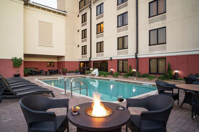Imagen de la piscina del Hotel DoubleTree by Hilton Hotel St. Augustine Historic District. Foto 20
