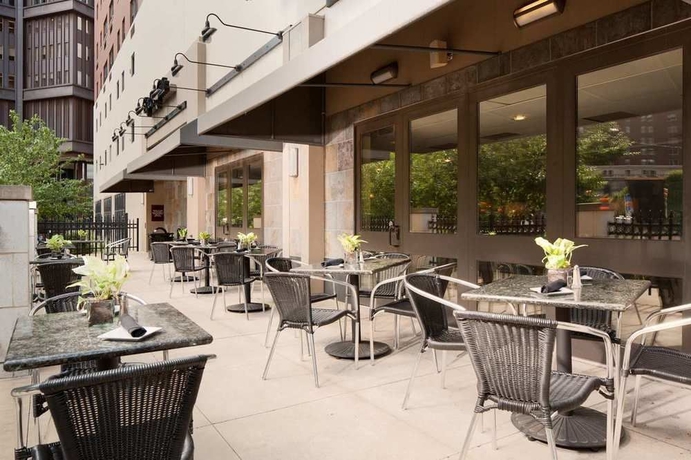 Imagen de los exteriores del Hotel DoubleTree by Hilton Hotel & Suites Pittsburgh Downtown. Foto 6