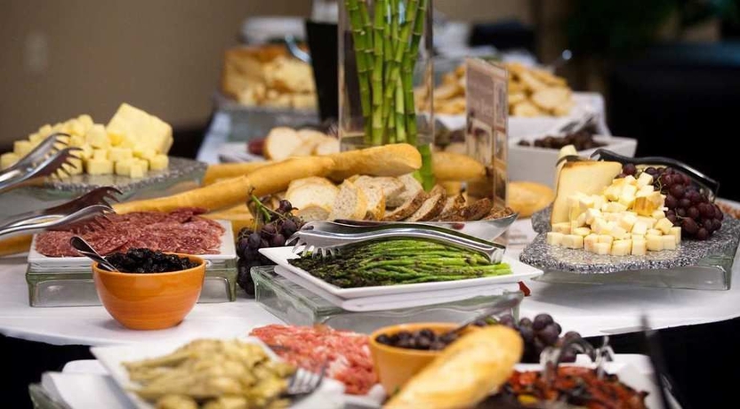 Imagen del bar/restaurante del Hotel DoubleTree by Hilton Hotel & Suites Pittsburgh Downtown. Foto 5