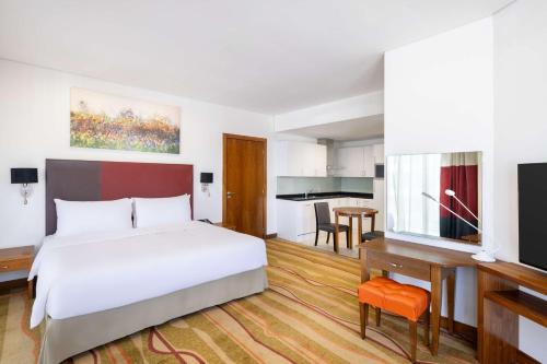 Imagen de la habitación del Hotel DoubleTree by Hilton Jeddah Al Andalus Mall. Foto 11