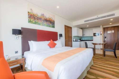 Imagen de la habitación del Hotel DoubleTree by Hilton Jeddah Al Andalus Mall. Foto 12