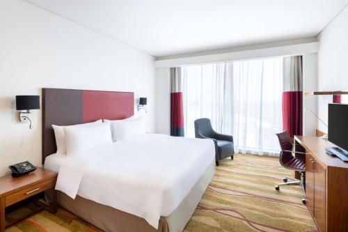 Imagen de la habitación del Hotel DoubleTree by Hilton Jeddah Al Andalus Mall. Foto 17