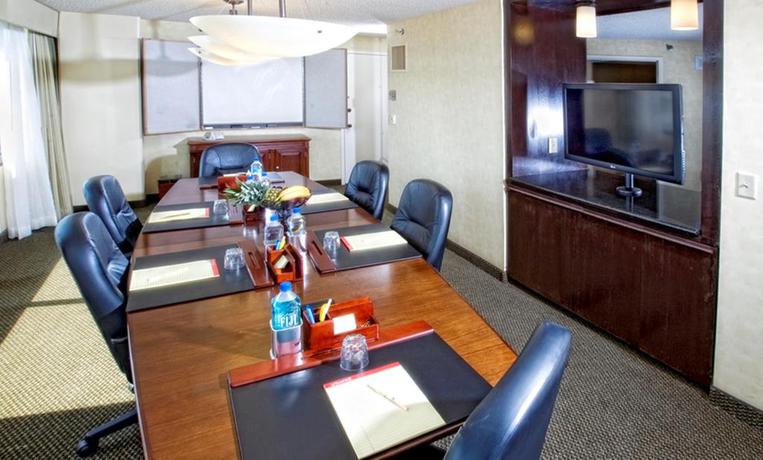Imagen de los interiores del Hotel DoubleTree by Hilton Kansas City - Overland Park. Foto 7