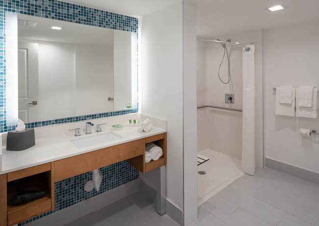 Imagen de la habitación del Hotel DoubleTree by Hilton Miami North I-95, FL. Foto 3