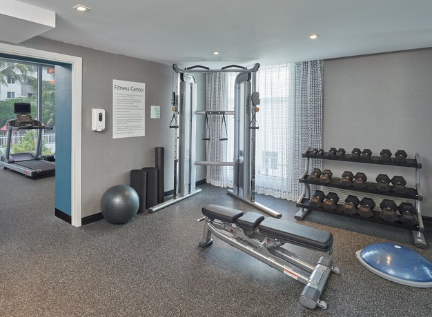 Imagen de los interiores del Hotel DoubleTree by Hilton Miami North I-95, FL. Foto 16