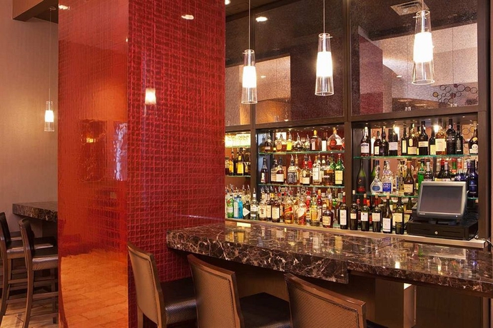 Imagen del bar/restaurante del Hotel DoubleTree by Hilton New York Downtown. Foto 3