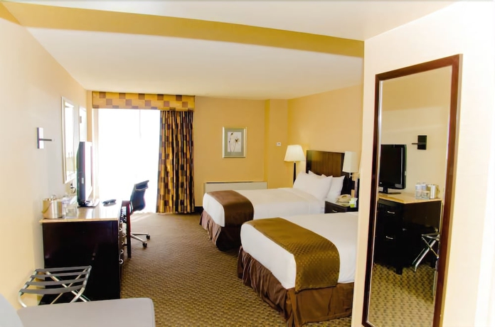 Imagen de la habitación del Hotel DoubleTree by Hilton New York JFK Airport. Foto 3