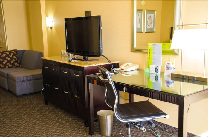 Imagen de la habitación del Hotel DoubleTree by Hilton New York JFK Airport. Foto 4