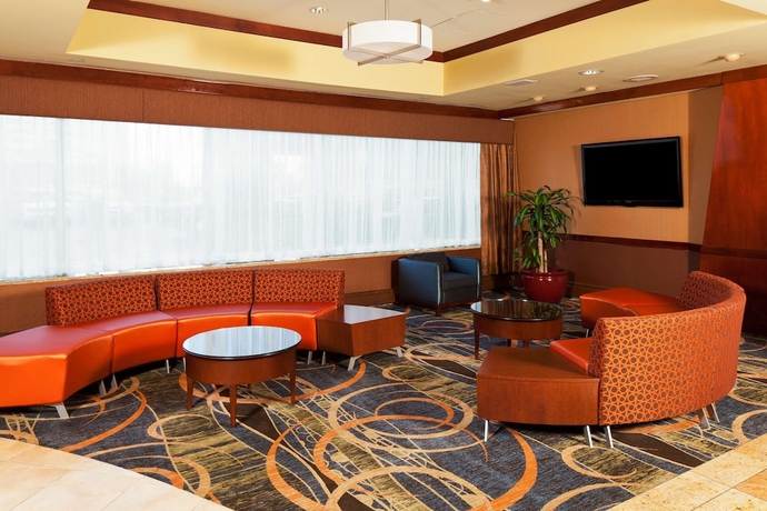 Imagen de los interiores del Hotel DoubleTree by Hilton New York JFK Airport. Foto 15