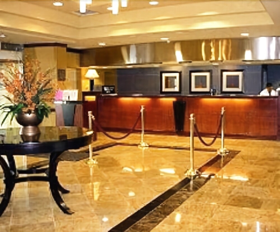 Imagen de los interiores del Hotel DoubleTree by Hilton New York JFK Airport. Foto 17