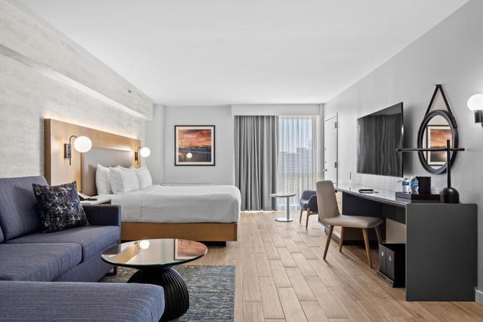 Imagen de la habitación del Hotel DoubleTree by Hilton New York JFK Airport. Foto 3